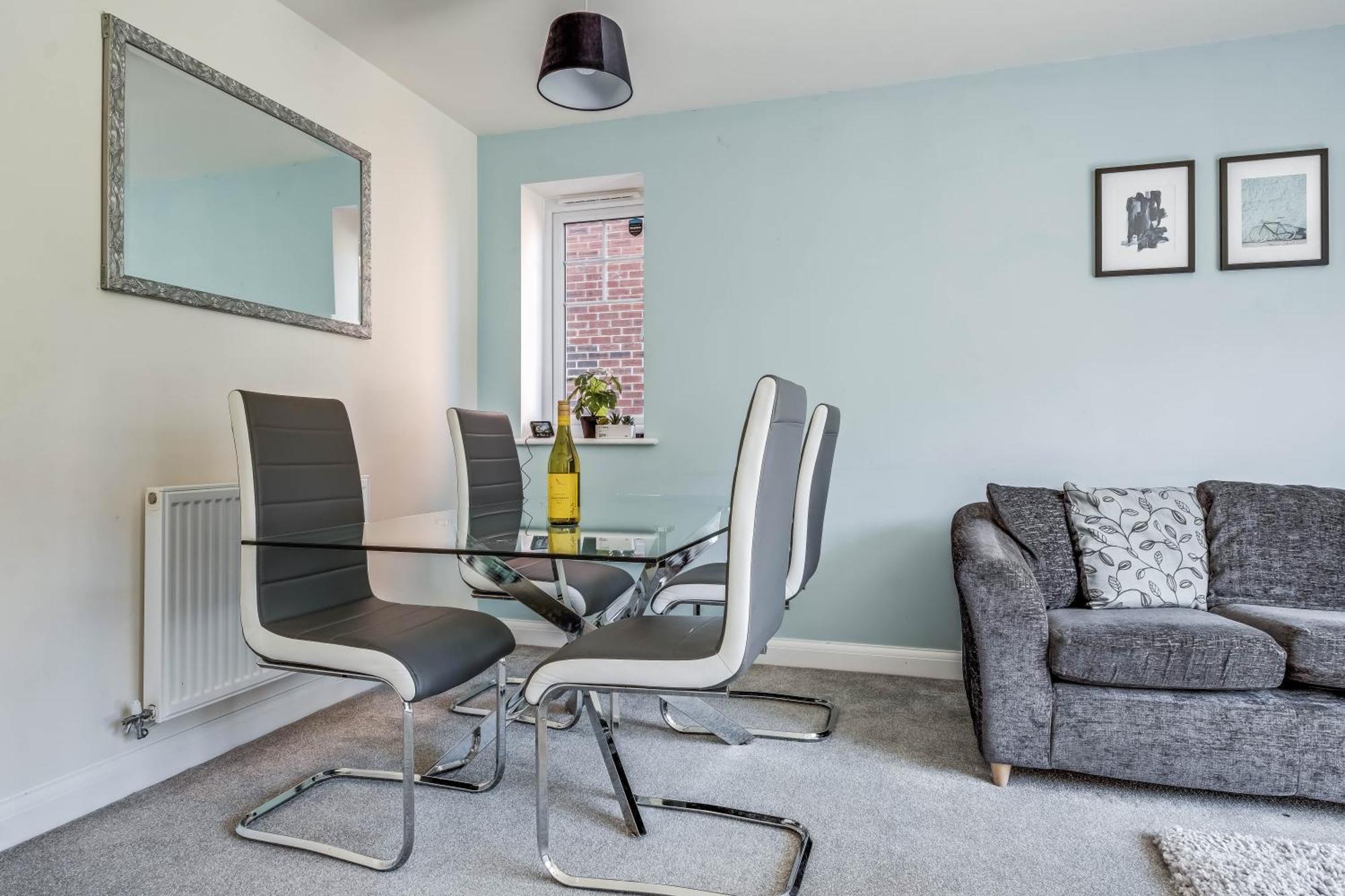 Beautiful And Comfortable Home Away From Home With Free Parking, Fast Wifi And White Crisp Hotel Standard Linen Hosted By Our Home Short Stays Northampton Esterno foto