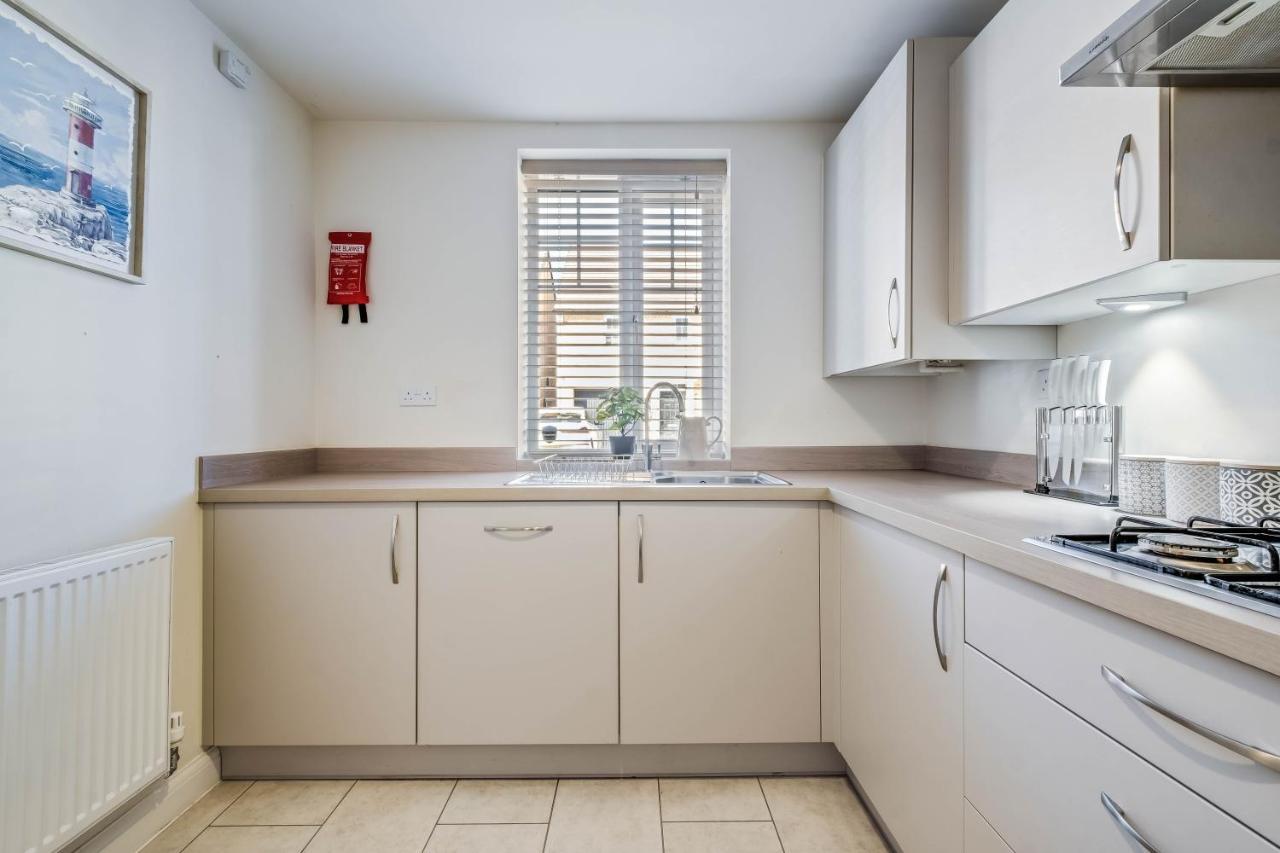 Beautiful And Comfortable Home Away From Home With Free Parking, Fast Wifi And White Crisp Hotel Standard Linen Hosted By Our Home Short Stays Northampton Esterno foto