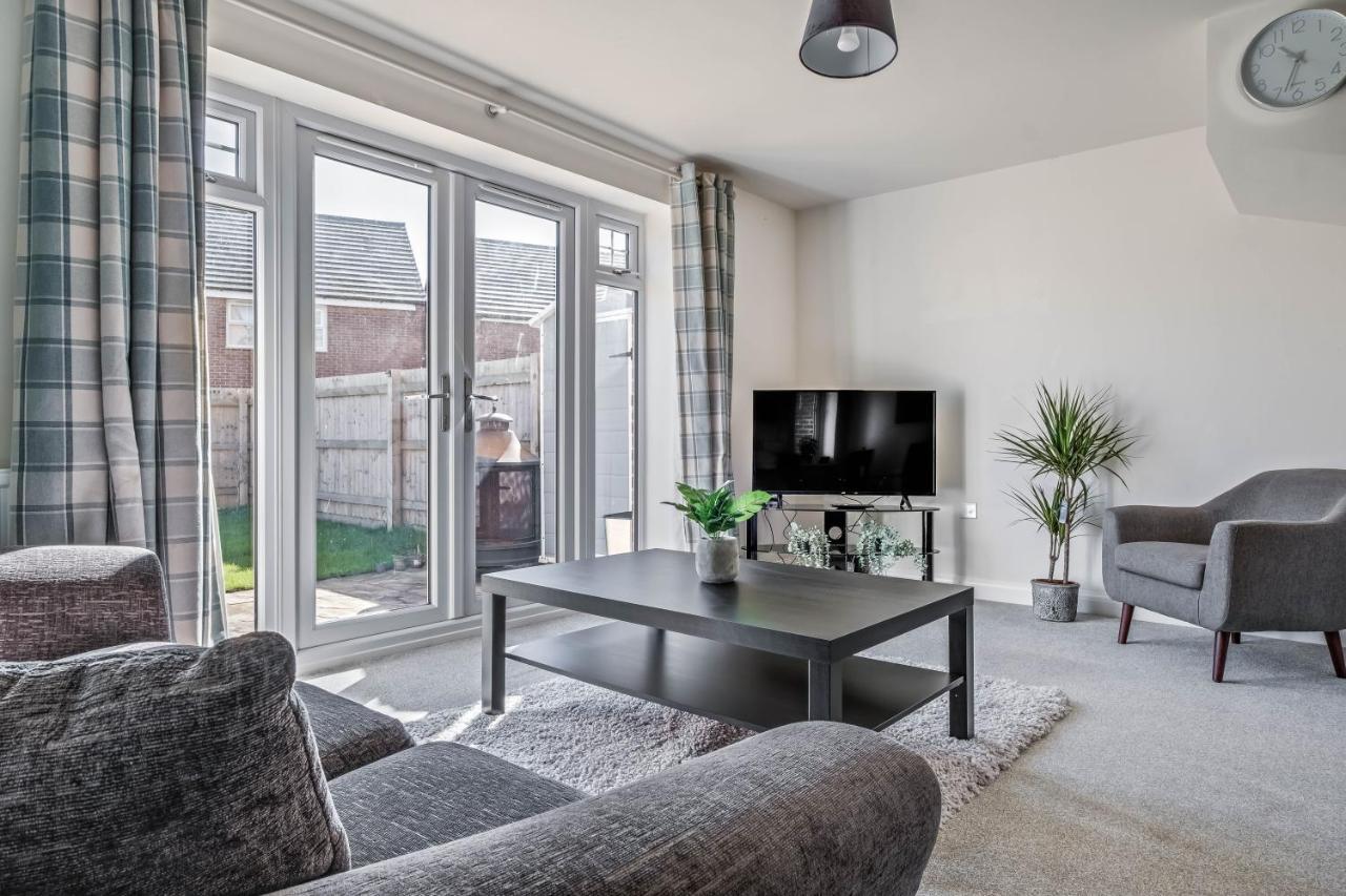 Beautiful And Comfortable Home Away From Home With Free Parking, Fast Wifi And White Crisp Hotel Standard Linen Hosted By Our Home Short Stays Northampton Esterno foto