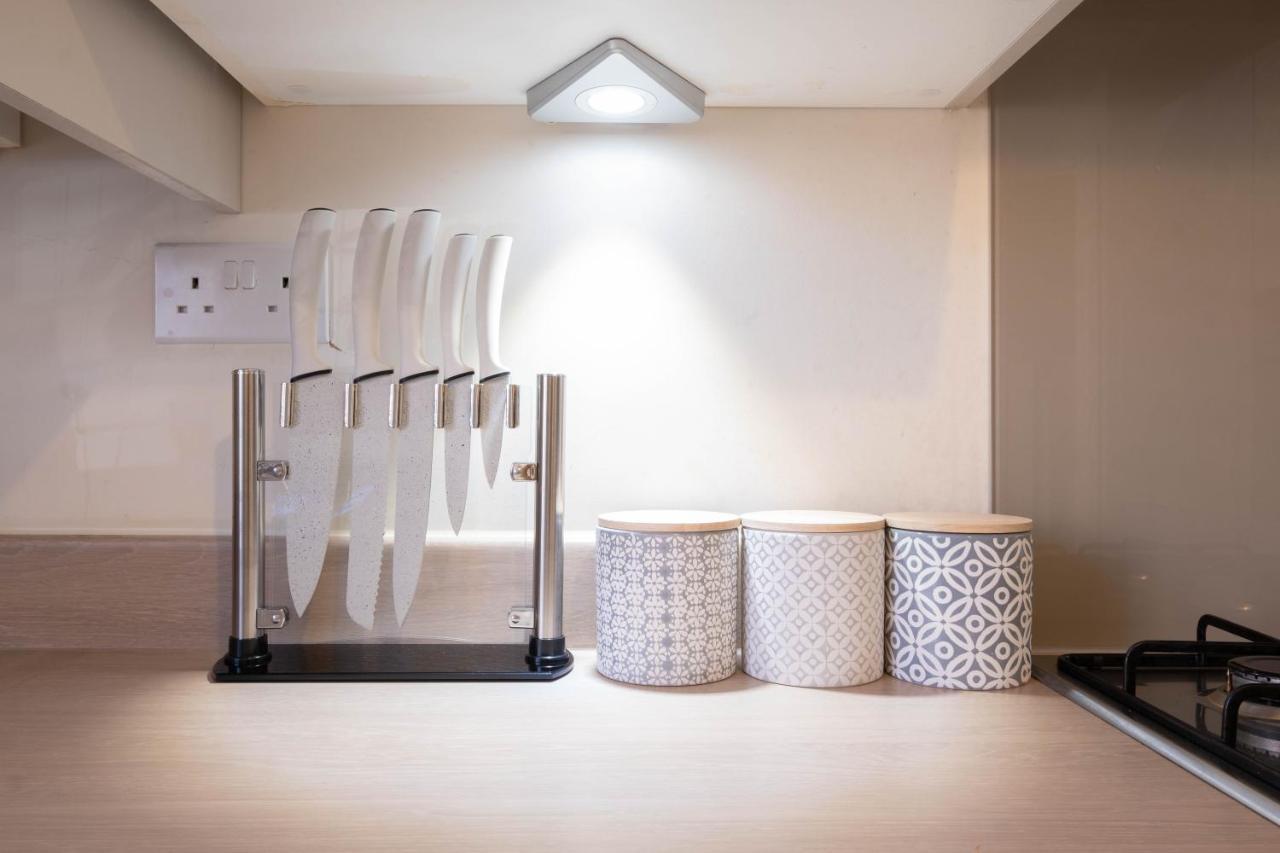 Beautiful And Comfortable Home Away From Home With Free Parking, Fast Wifi And White Crisp Hotel Standard Linen Hosted By Our Home Short Stays Northampton Esterno foto