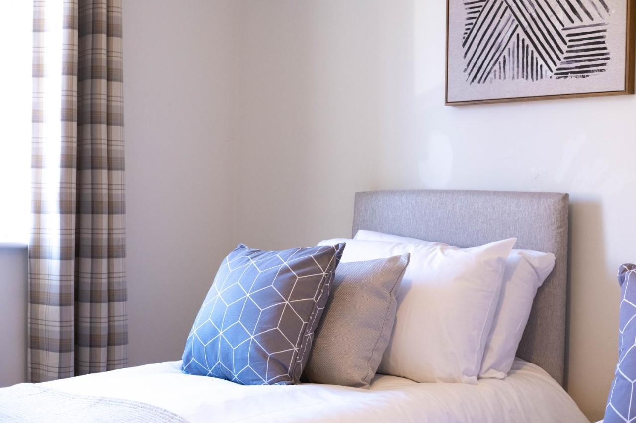Beautiful And Comfortable Home Away From Home With Free Parking, Fast Wifi And White Crisp Hotel Standard Linen Hosted By Our Home Short Stays Northampton Esterno foto