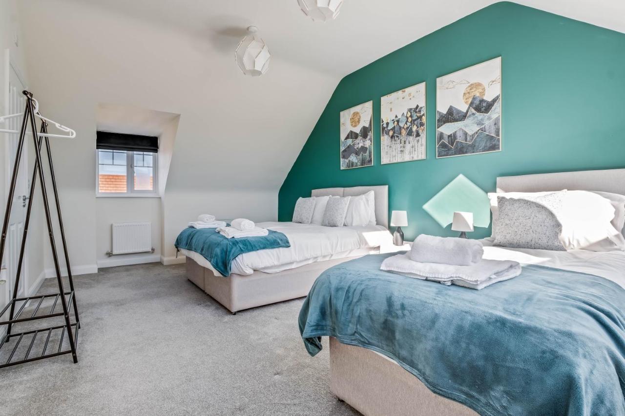 Beautiful And Comfortable Home Away From Home With Free Parking, Fast Wifi And White Crisp Hotel Standard Linen Hosted By Our Home Short Stays Northampton Esterno foto